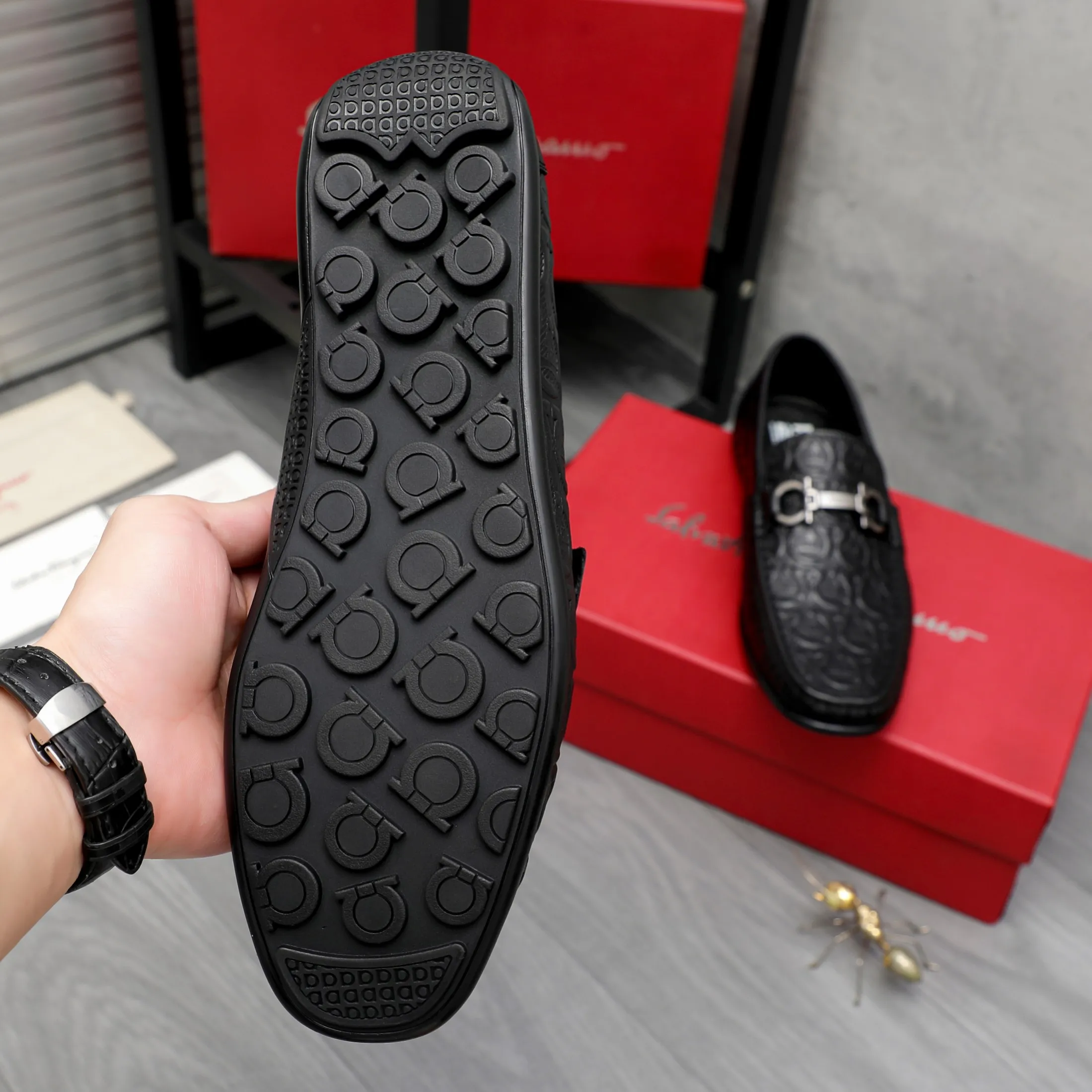 Men's shoes 💰380 Product trademark: Ferragamo "Ferragamo" casual slip-on shoes Regular size: 38-45 (45. Customized, non-returnable) Product materials: Selected embossed cowhide upper, pigskin lining, rubber non-slip outsole